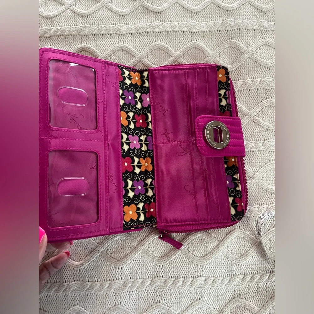 Vera Bradley Turn Key Wallet Credit Cards Zipper Space Like New! - Picture 11 of 12